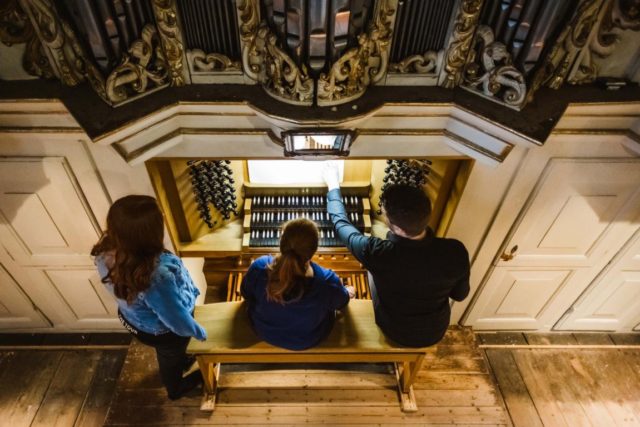 Am „Tag der offenen Orgelbank“einmal selbst auf der Orgel spielen. Foto: W. Ostermeier