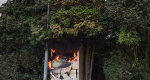 Der Altkleidercontainer wurde durch den Brand stark beschädigt. Foto: Privat