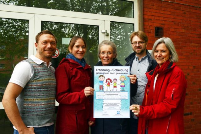 Sie machen Kindern und Eltern Mut, mit einer Scheidung umzugehen (von links): Tim Jürries, Cornelia Brawata, Kirsten Blanck, Jaroslaw Brawata und Elisabeth Hoffmann. Foto: Landkreis Harburg