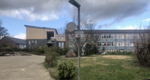 Die Grundschule Meckelfeld bleibt vorerst wegen Corona Verdacht bis Montag, 16. März geschlossen. Foto: Nekpat