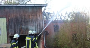 Der Dachstuhl der ehemaligen Wassermühle wurde durch das Feuer komplett zerstört. Foto: Matthias Köhlbrandt