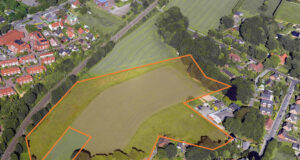 Die rotmarkierte Fläche zeigt das Bauprojekt zwischen Jesdal und Dorfmitte. Skizze: Neuwald Dulle PartG mbB rchitektur-und Ingenieurbüro