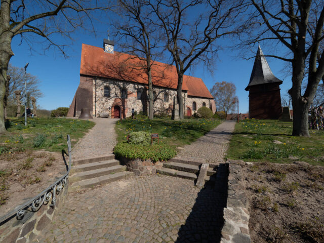 Ein beliebtes Fotomotiv: Die Hittfelder Kirche. Foto: Matthias Clausen