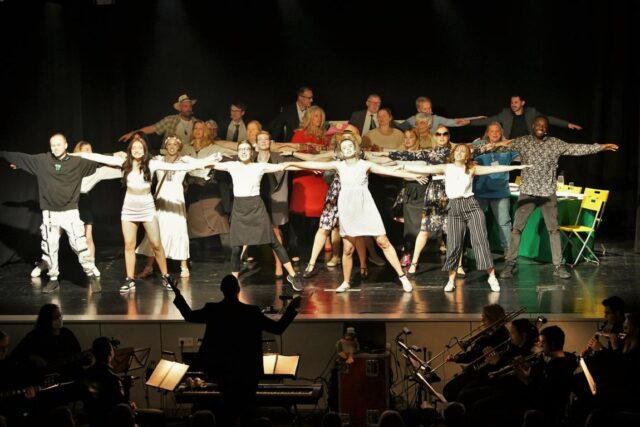 Auch an diesem Wochenende stehen die Darsteller des Seevetal Musicals in der Burg auf der Bühne. Foto: Frank Schrödter