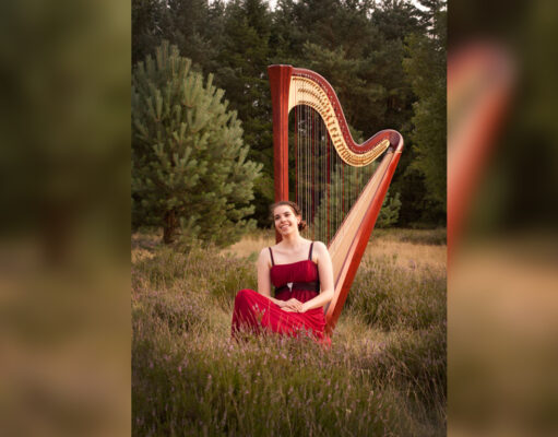 Harfenistin Theresa Altmann. Foto: Johanna von Bröckel