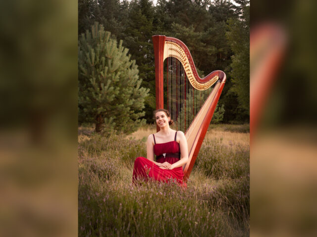 Harfenistin Theresa Altmann. Foto: Johanna von Bröckel