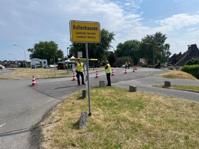 Die Polizei bei eienr Schwerpunktkontrolle in Bullenhausen. Foto: Polizei