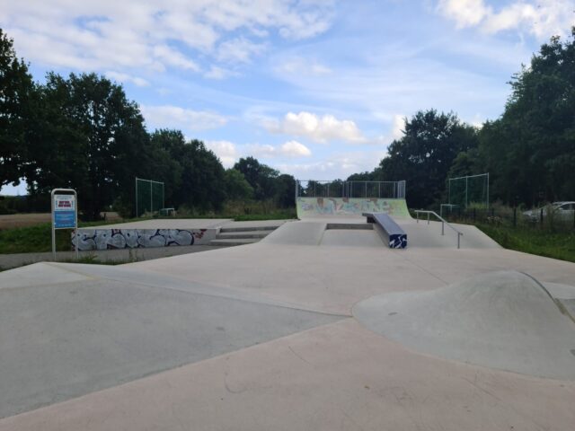Die Skateanlage in Glüsingen. In den Nachmittagsstunden immer gut besucht. Foto: Hamann
