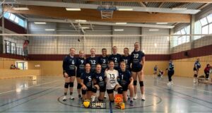 Das Volleyball-Frauenteam des TuS Fleestedt am ersten Spieltag der Bezirksklasse. Foto: B. Stapelfeldt