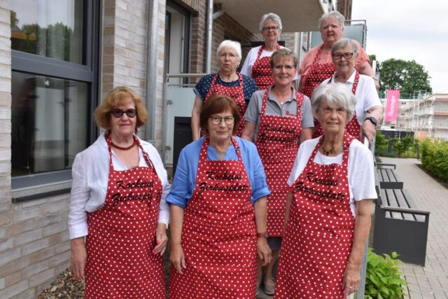 Im „Kochclub Zirkusplatz“ bereiten Seniorinnen regelmäßig alte Familienrezepte zu. Foto: Johanniter