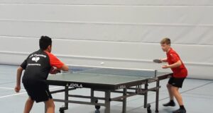 Tischtennis konnte man hautnah im Sportzentrum Seevetal erleben: Hier spielten Manav Tchanra und Artur Lüllau in der Vorrunde der 2. Leistungsklasse: Foto: U. Vergin