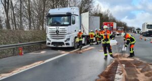 Hunderte Liter Diesel verteilten sich auf der A7 in Seevetal. Foto: Pressestelle FF Seevetal