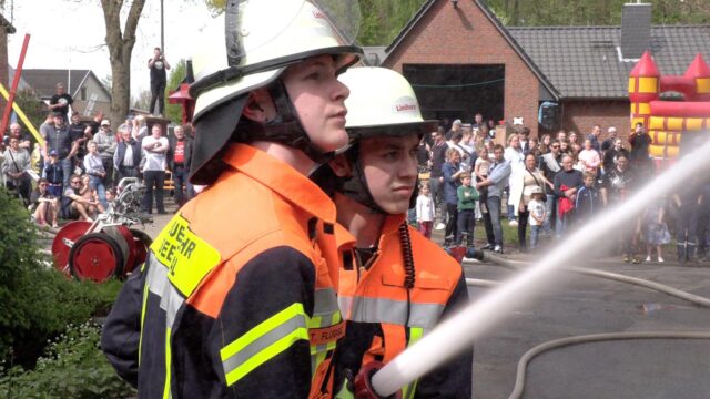 Die Feuerwehr Lindhorst beim Tag der offenen Tür. Foto: ein