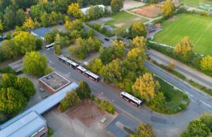 Die Buskehre am Appenstedter Weg mit angrenzendem Lehrerparkplatz in Meckelfeld. Foto: JOTO