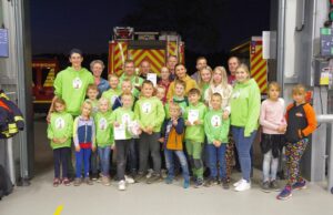 Die beiden Siegergruppen der Kinderfeuerwehr Over-Bullenhausen. Foto: A. Feldtmann