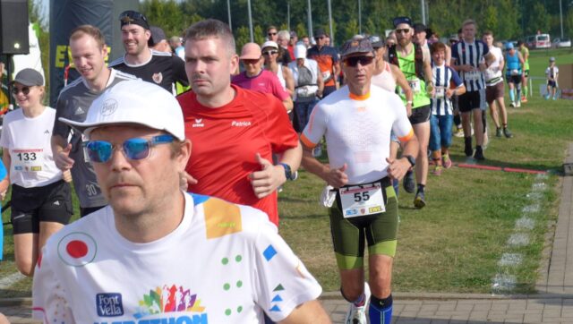 Bei bestem Wetter startete der 6-Stundenlauf in Fleestedt. Foto: U. Vergin