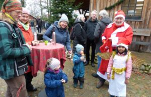 Der Nikolaus an der Wassermühle Karoxbostel. Foto: Weede