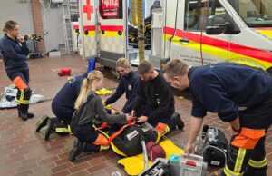 Die Feuerwehr Maschen bildete sich rettungsdienstlich fort. Foto: Köhlbrandt