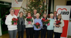 Erlebten gemeinsam eine unvergessliche Weihnachtsfeier in Meckelfeld. Von links nach rechts: Annedore Schulz, Annegret Lorenz (stellv. Vorsitzende), Annegret Bosse, Siegfried Allerding, Traute Schlüschen, Susanne Hoyer, Doris Bode, Rainer Schönau, Gerda Kalensee. Foto: Schönau